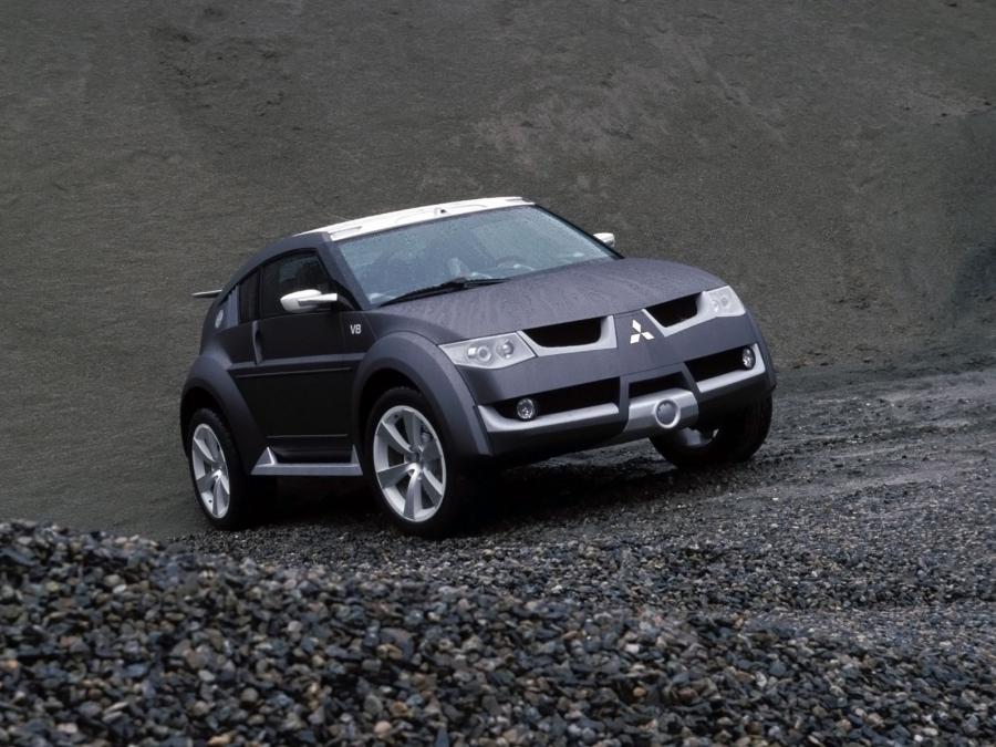  Mitsubishi Pajero Montero Evolution Concept 2002 года  (фото 5 из 6)
